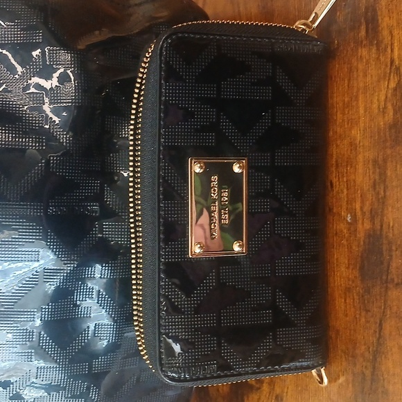 Michael kors logo pvc signature tote black and tan With Matching Wallet Set - Picture 13 of 16